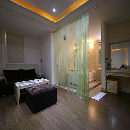 Dubai Hotel Daejeon Bagian luar foto