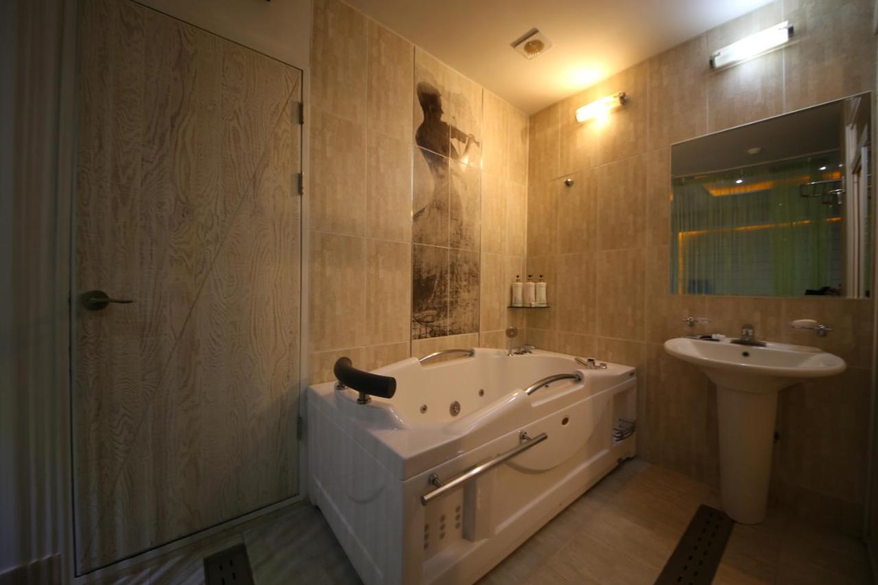 Dubai Hotel Daejeon Bagian luar foto