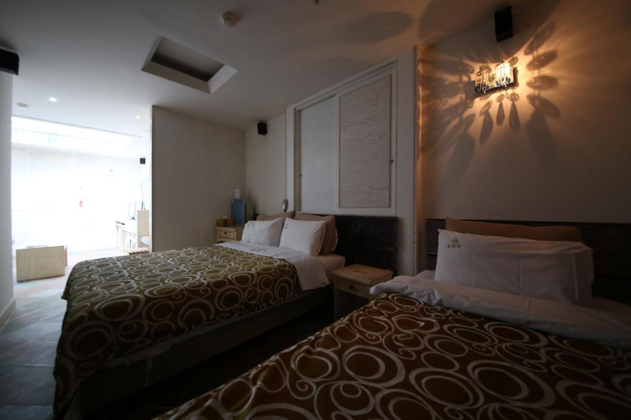 Dubai Hotel Daejeon Bagian luar foto