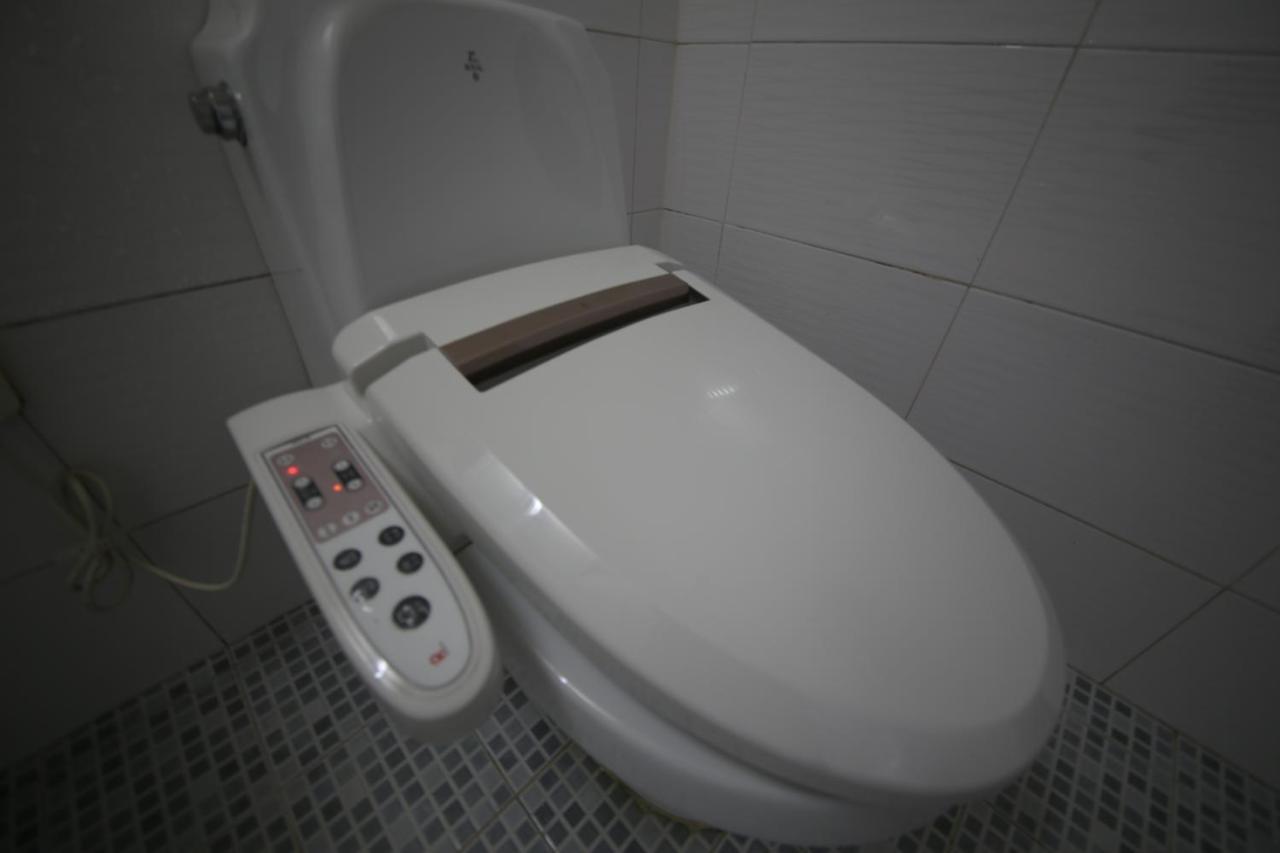 Dubai Hotel Daejeon Bagian luar foto