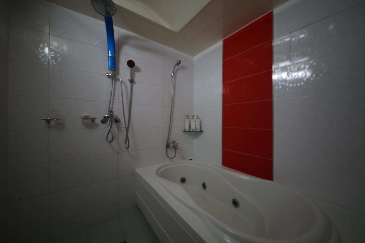 Dubai Hotel Daejeon Bagian luar foto
