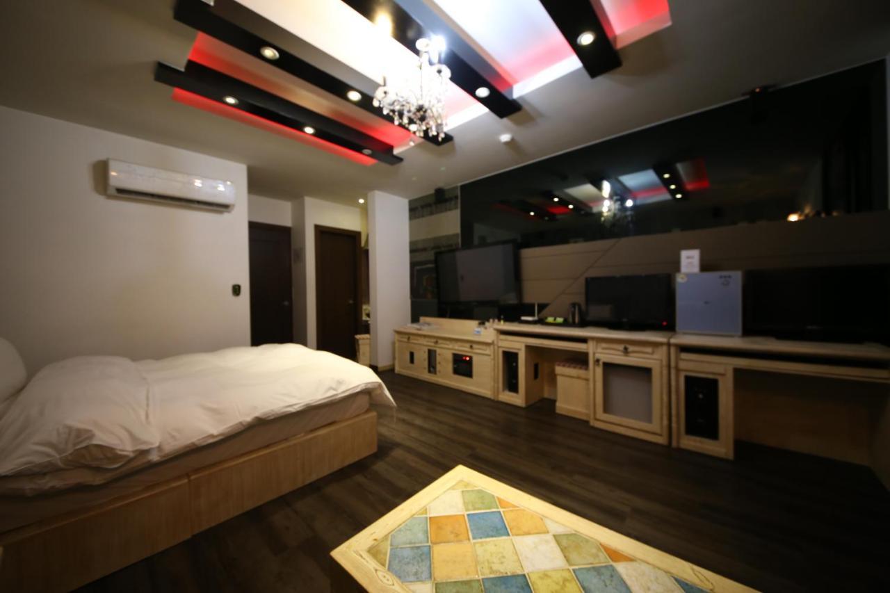 Dubai Hotel Daejeon Bagian luar foto