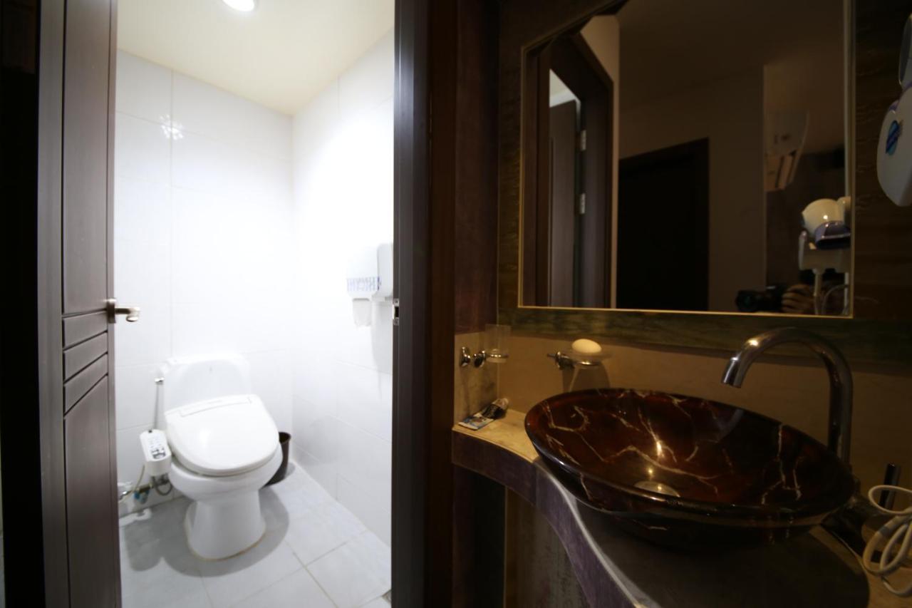 Dubai Hotel Daejeon Bagian luar foto