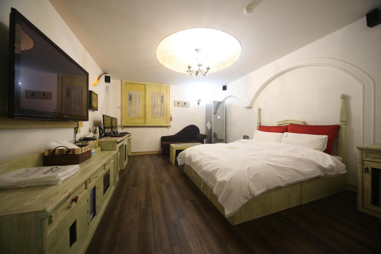 Dubai Hotel Daejeon Bagian luar foto