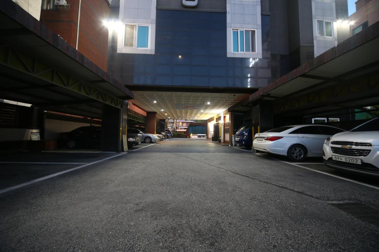 Dubai Hotel Daejeon Bagian luar foto