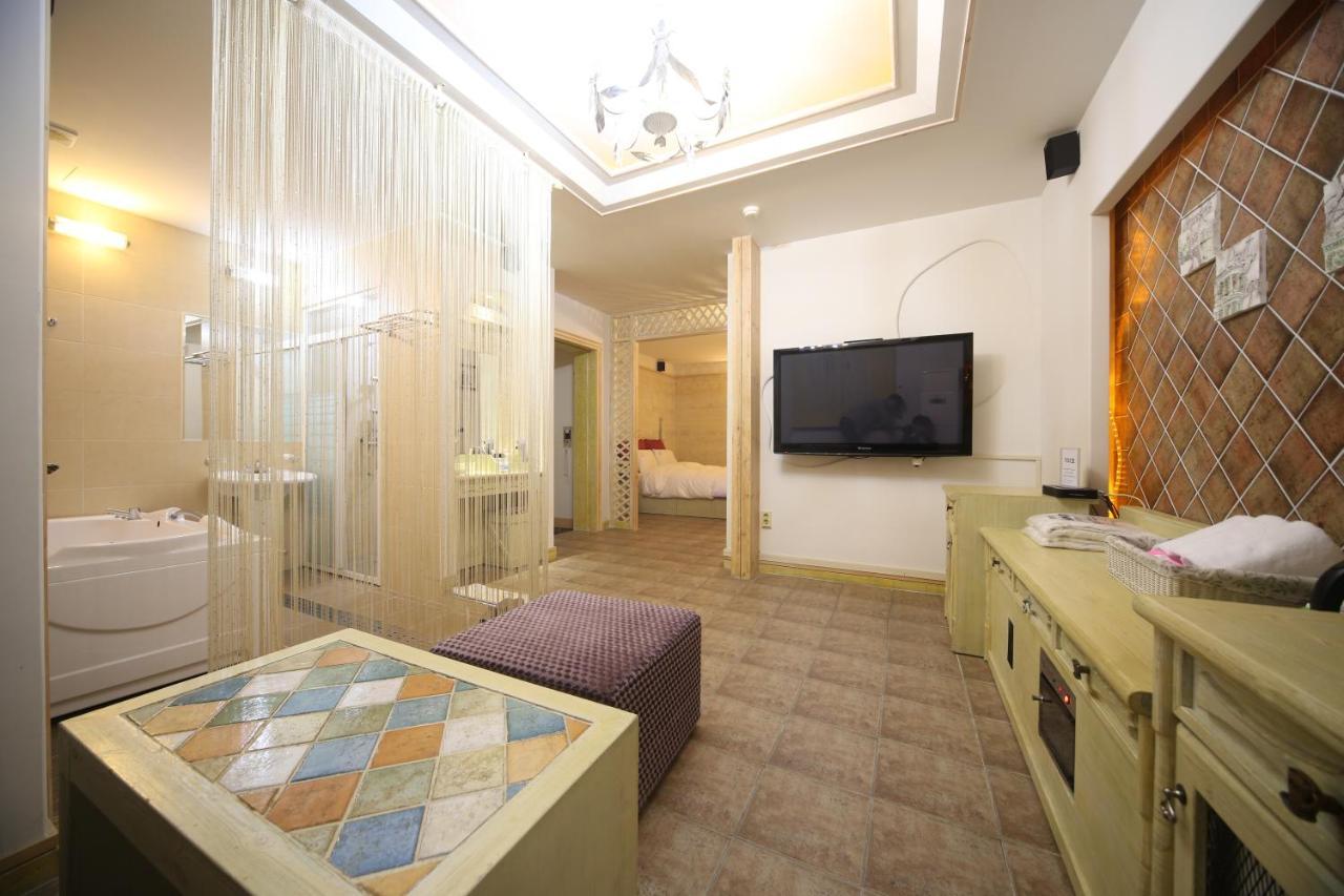 Dubai Hotel Daejeon Bagian luar foto